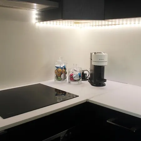 Apartamento Bright 40 M In 17th District