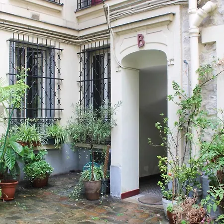 Apartamento Bright 40 M In 17th District